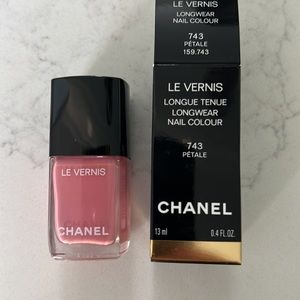 CHANEL BRAND NEW NEVER USED Nail polish